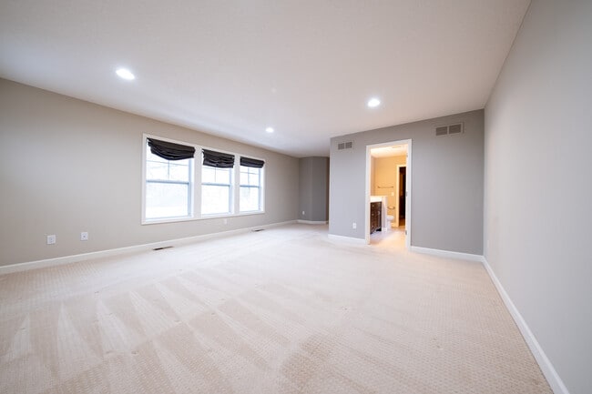 Building Photo - 5029 Hankerson Ave