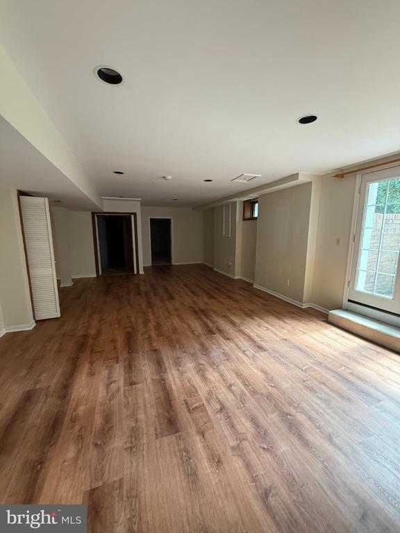 Building Photo - 10 Candlelight Ct