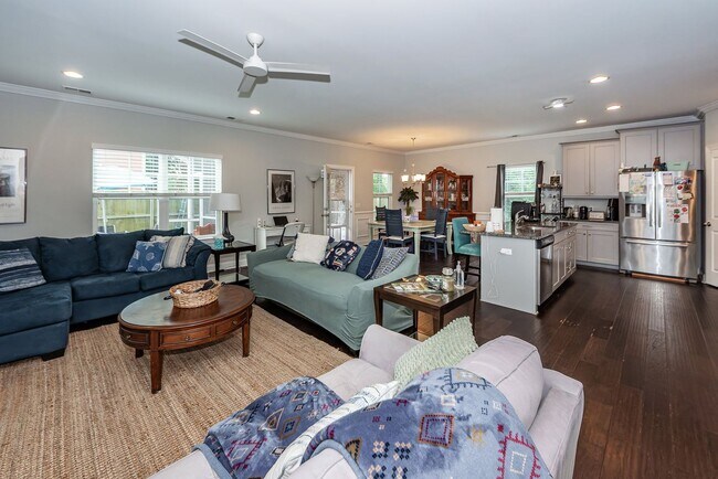 Building Photo - 3 Bedroom 2.5 Bath Single Family Home in F...