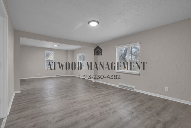 Building Photo - This beautifully updated 4-bedroom, 1-bath single-family home is ready for move-in!