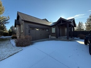 Building Photo - 3 Bedroom, 2 Bathroom Single-Level Duplex in The Stonegate Community