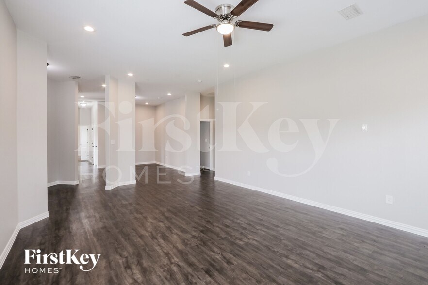 Building Photo - 1633 Mockingbird Ln