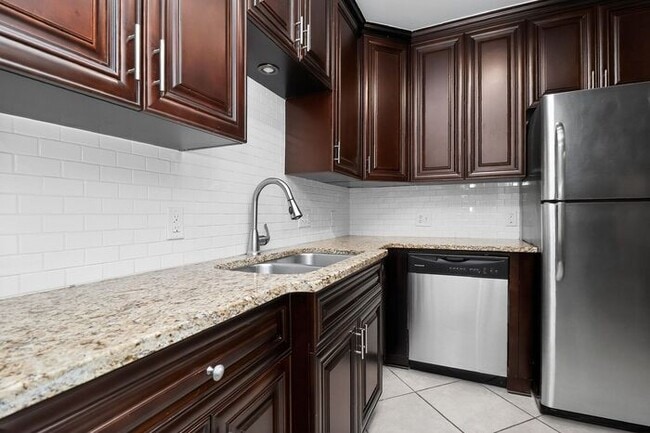 Building Photo - Charming 2BD/1BA Condo on Pecan Ave!