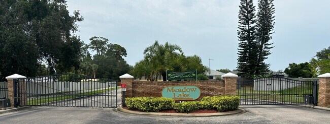 Building Photo - 1776 Vista Lake Cir