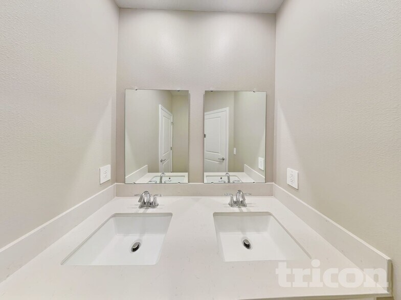 Building Photo - 728 Squire Ave