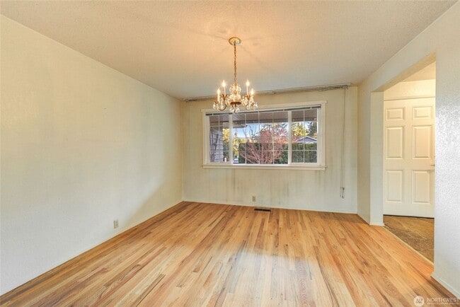 Building Photo - 12201 SE 65th Pl