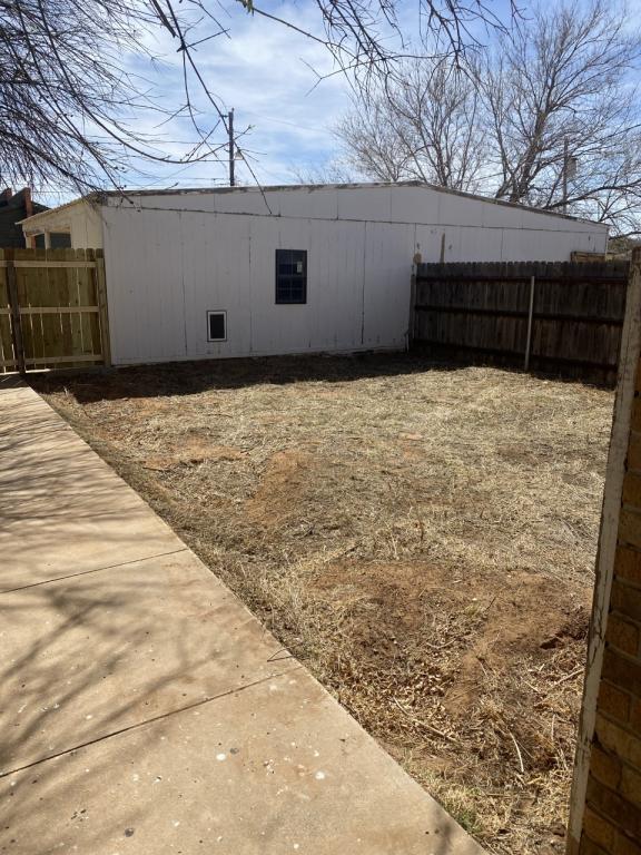 Building Photo - 425 W Spruce Ave