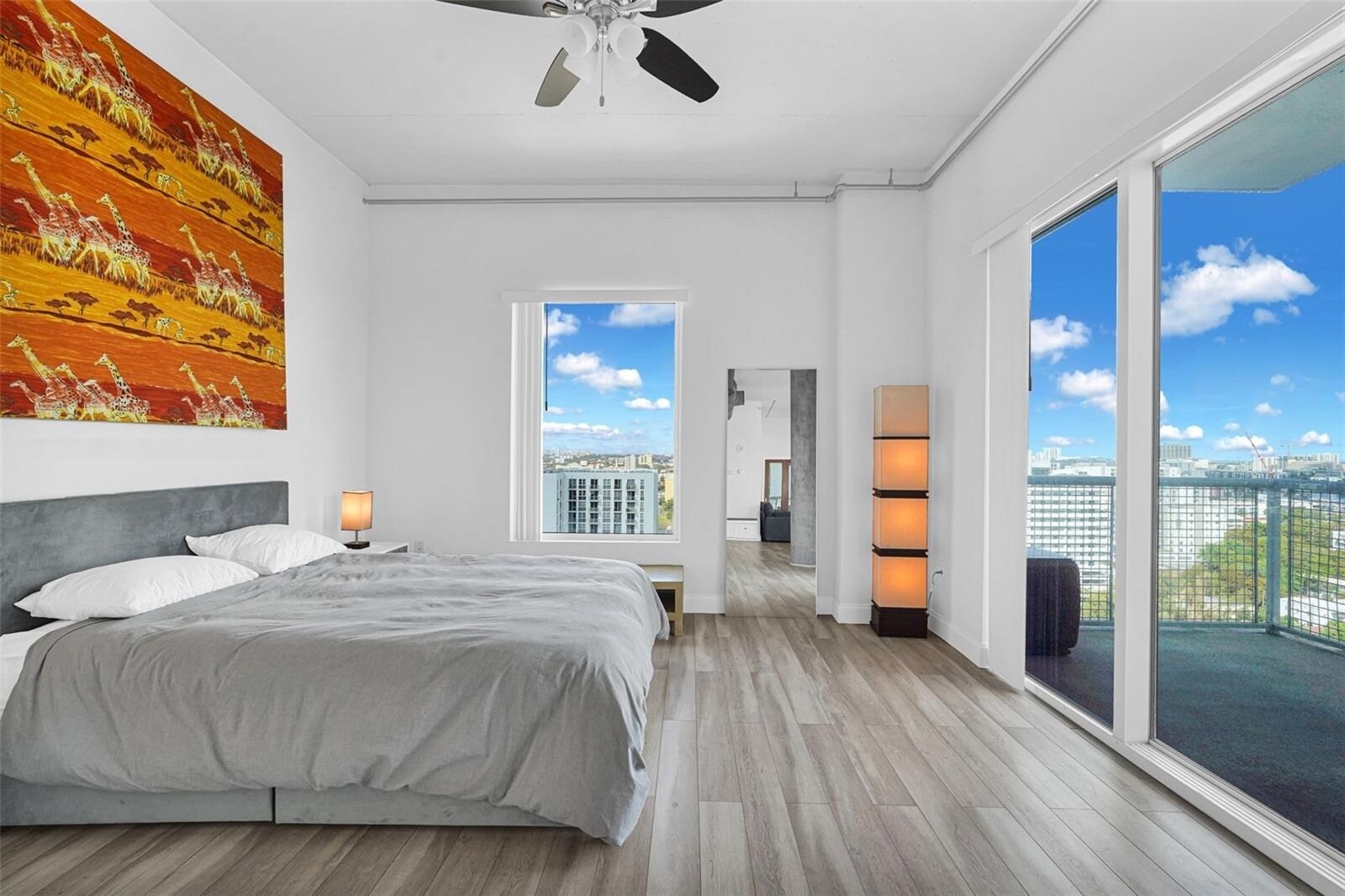 Building Photo - 10 SW South River Dr