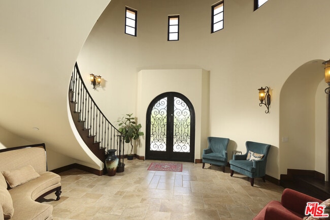 Building Photo - 4718 White Oak Ave