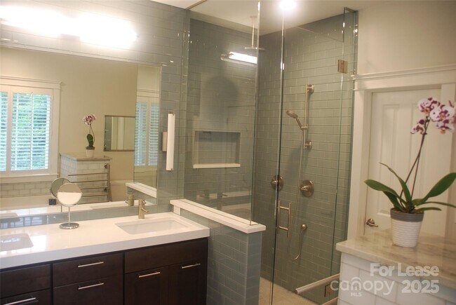 Building Photo - 14 Dianthus Dr