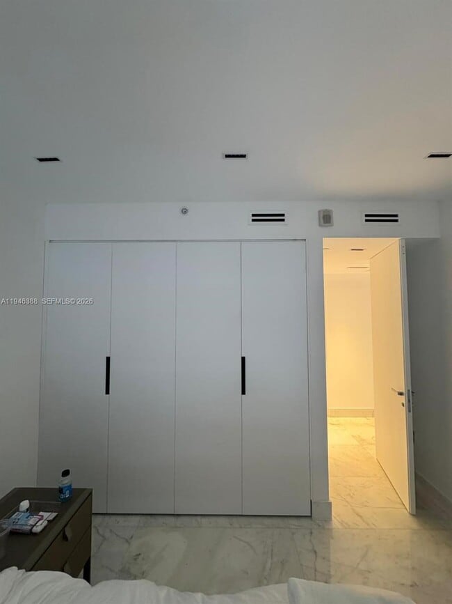 Building Photo - 1010 Brickell Ave