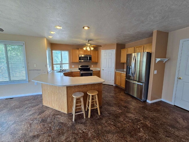 Building Photo - Spacious 5-Bedroom West Valley City Home w...