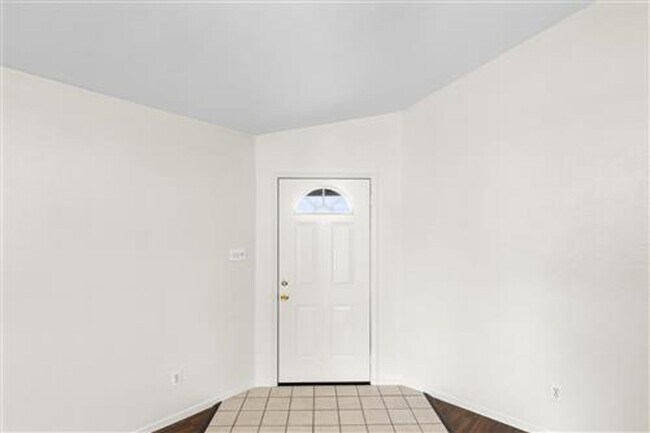 Building Photo - 4626 Larner St