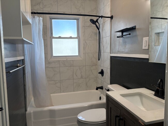 Building Photo - 4 Bedroom, 1 Bathroom House in Walkertown!