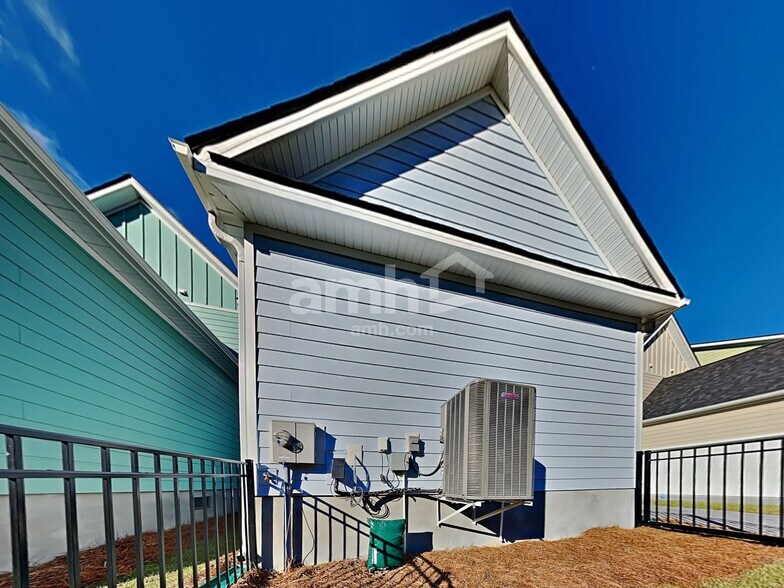 Building Photo - 1938 Weeping Cypress Dr