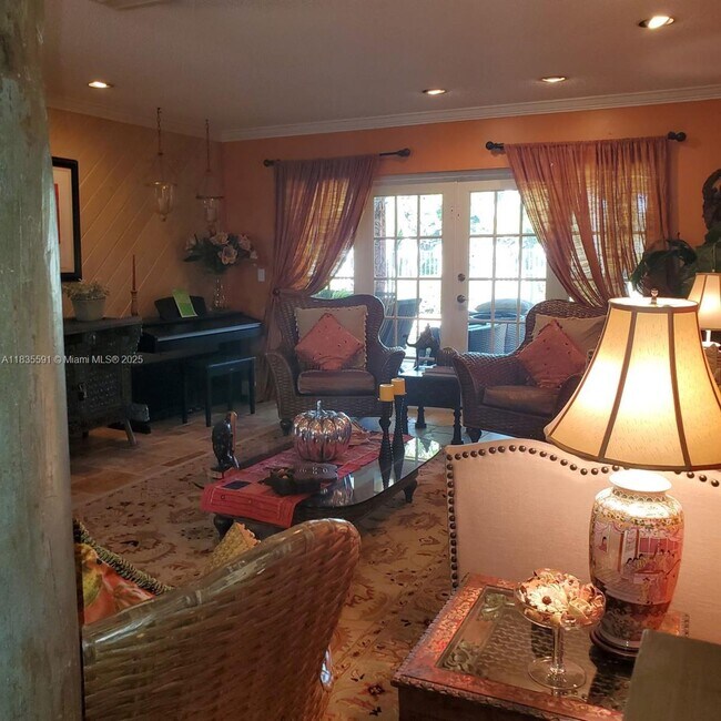 Building Photo - 16621 Royal Poinciana Dr