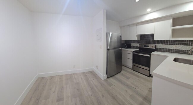 Building Photo - 10930 Royal Palm Blvd