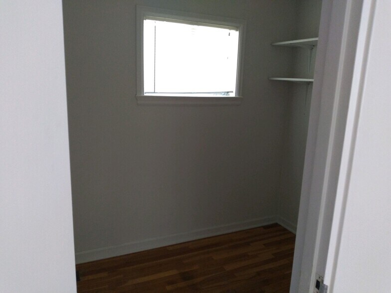 Laundry room off master bedroom - 107 Chestnut St