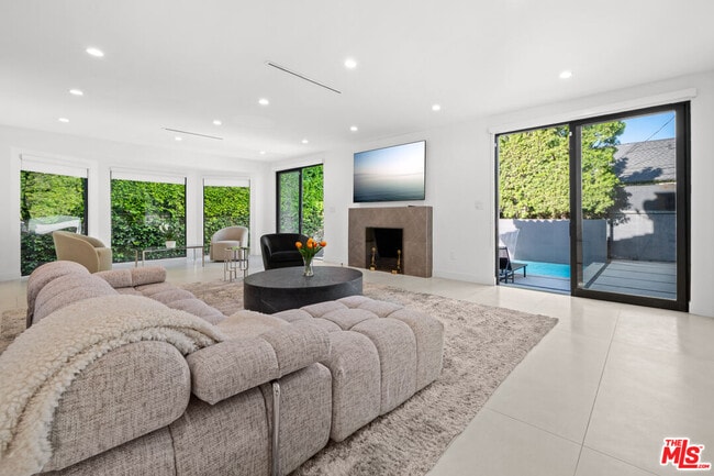 Building Photo - 201 S Bedford Dr