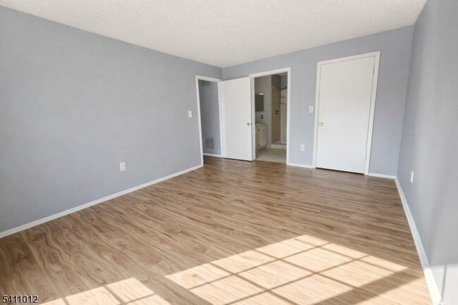 Building Photo - 215 Rachel Ct