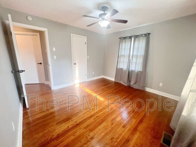 Building Photo - 34 Fleetwood Dr