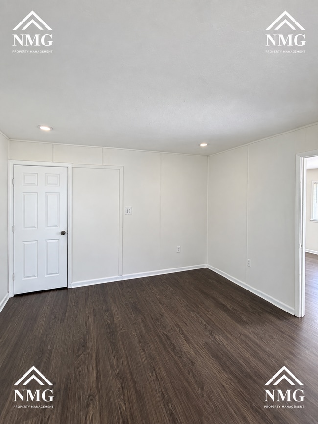 Building Photo - 1069 Brookley St
