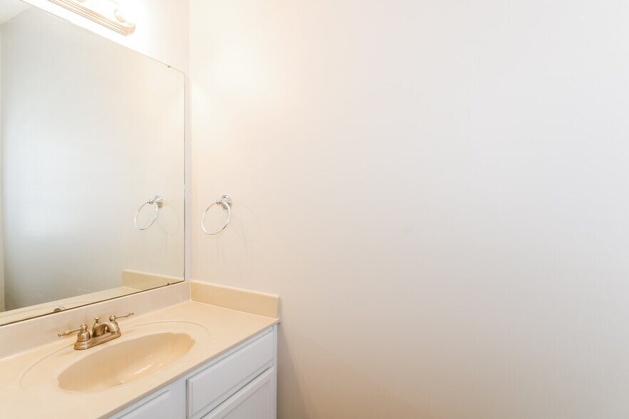 Building Photo - 10181 Sorrento Pl