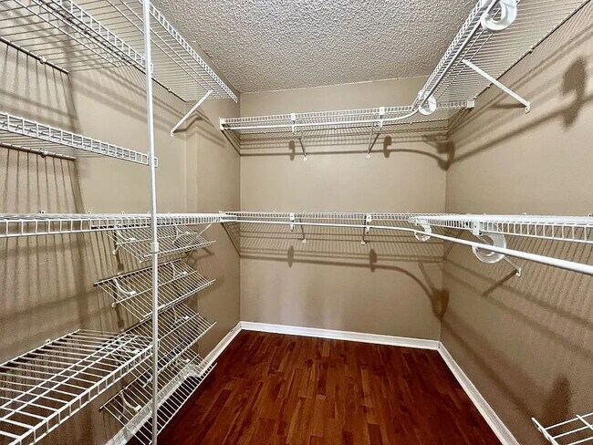 Building Photo - Charming 2-Bedroom, 2-Bathroom POOL home
