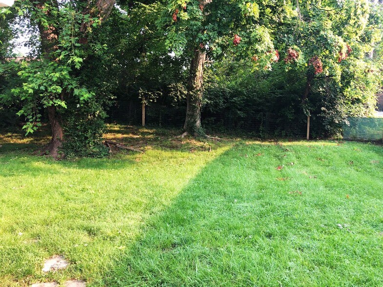 Building Photo - Huntington 01