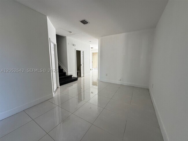 Building Photo - 1449 SE 24th Ct