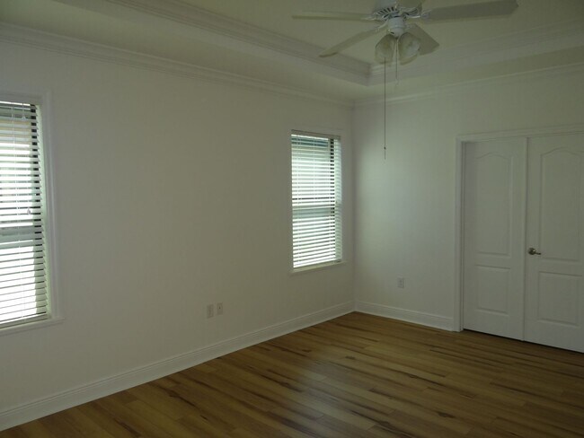 Building Photo - RIVER CLUB annual rental - Port Charlotte