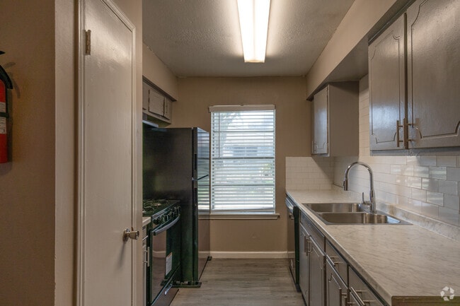 Building Photo - The Crossings at 31st Street Apartments