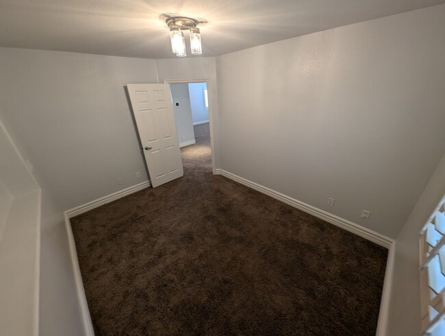 Building Photo - 202 Tall Ruff Dr