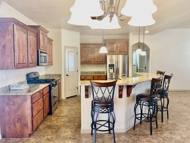 Building Photo - Lovely Home with RV parking in Sky Ridge
