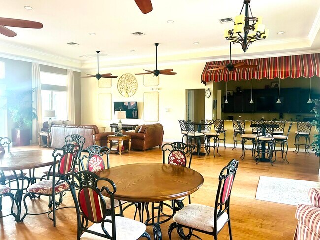 Building Photo - 2024 Foxtail View Ct