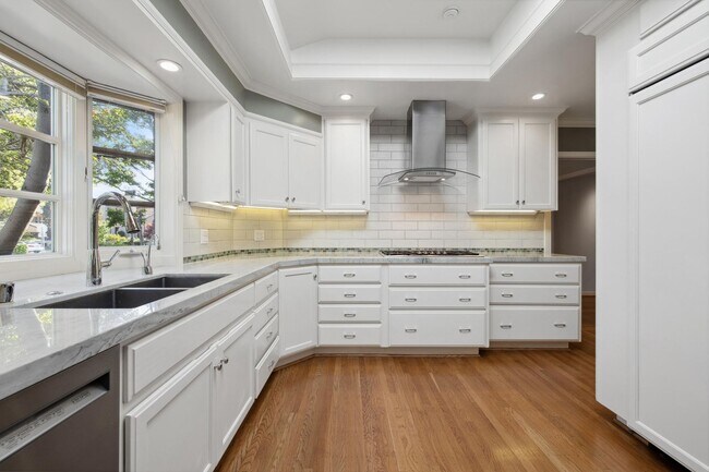 Building Photo - Charming 3-Bedroom Home with Office in desirable Old Palo Alto neighborhood with AC