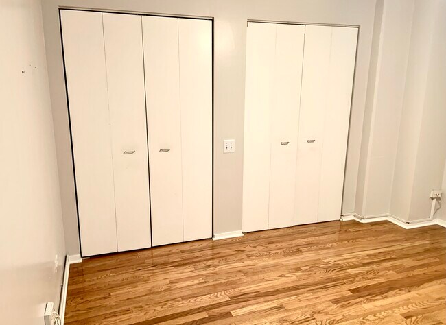 Building Photo - 500 S Clinton St