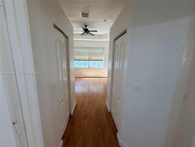 Building Photo - 4110 NE 22nd Ct