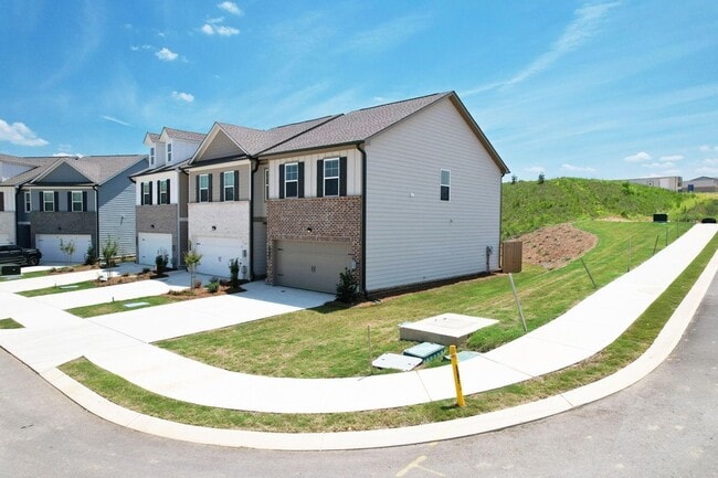 Building Photo - 5010 Highwood Dr