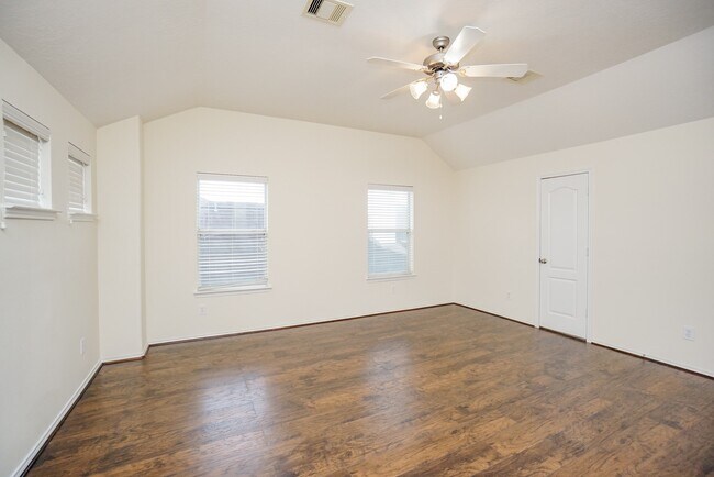 Building Photo - 1323 Colonial Manor Dr
