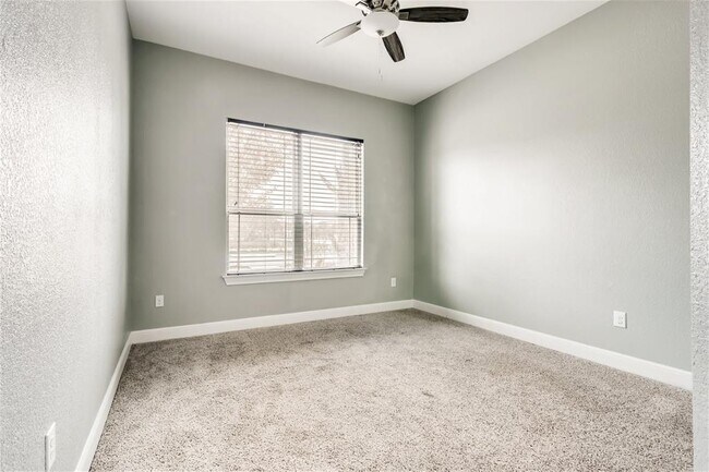 Building Photo - 6108 Sabino Dr