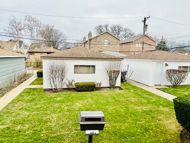 Building Photo - 7724 W Birchwood Ave