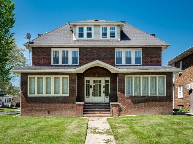 Building Photo - 3222 West Blvd