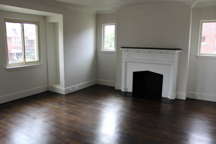 LIVING ROOM - 2506 W Euclid St