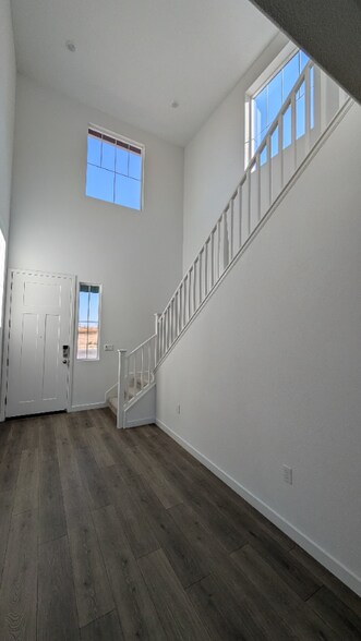 Building Photo - 16540 Barnett St