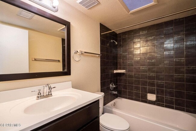 Building Photo - 1555 Common Dr