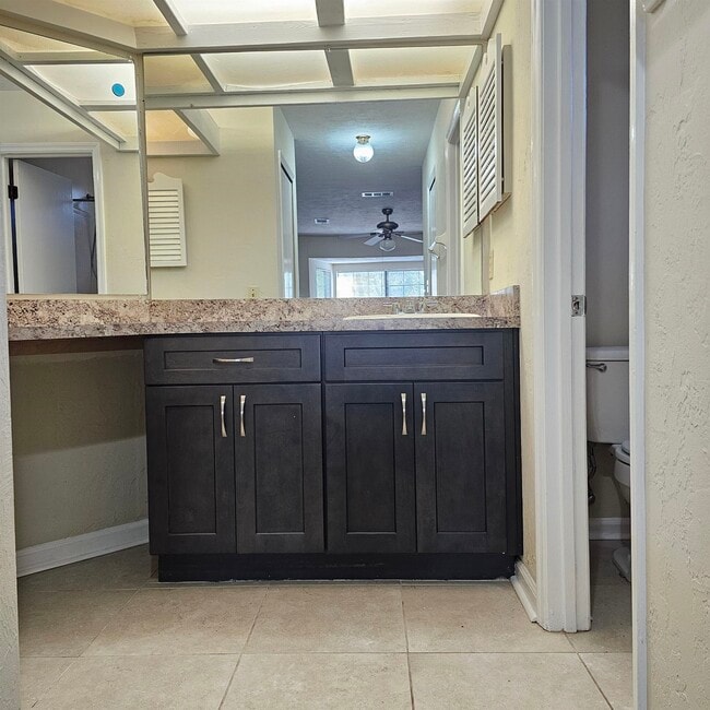 Building Photo - 261 Starmount Dr