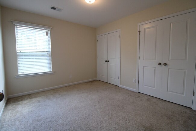 Building Photo - 870 Cormier Dr