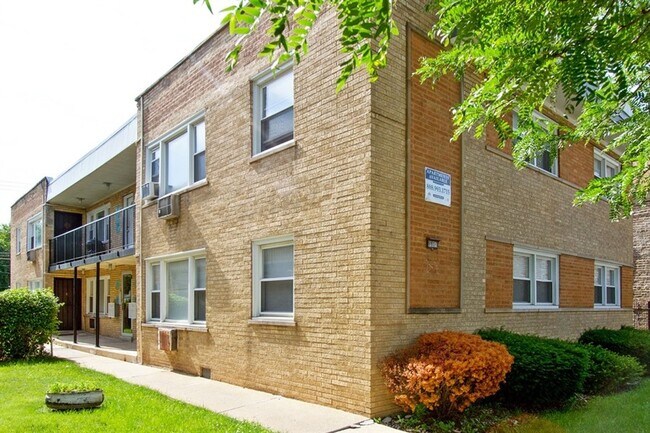 Building Photo - 8806 S Cottage Grove