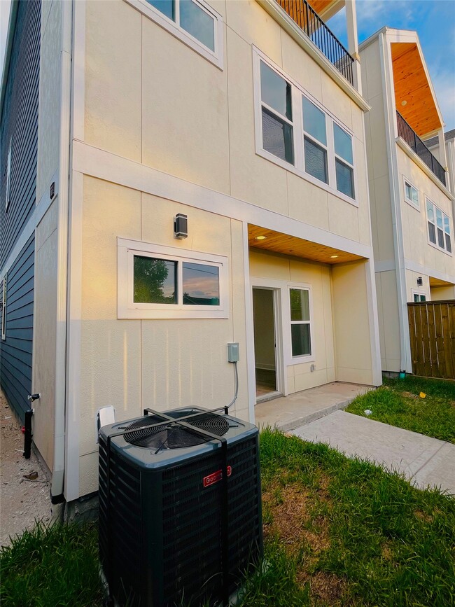 Building Photo - 3104 Arlington St